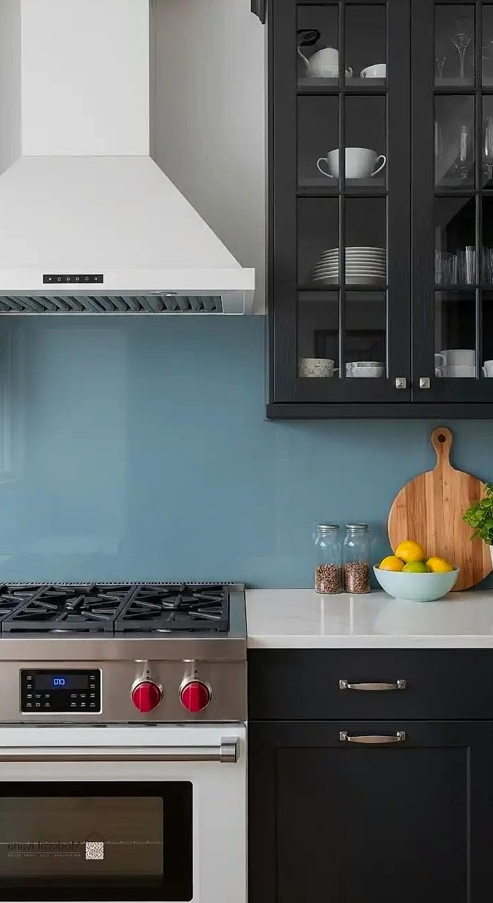 Black Glass Sheet Backsplash for a Modern Kitchen