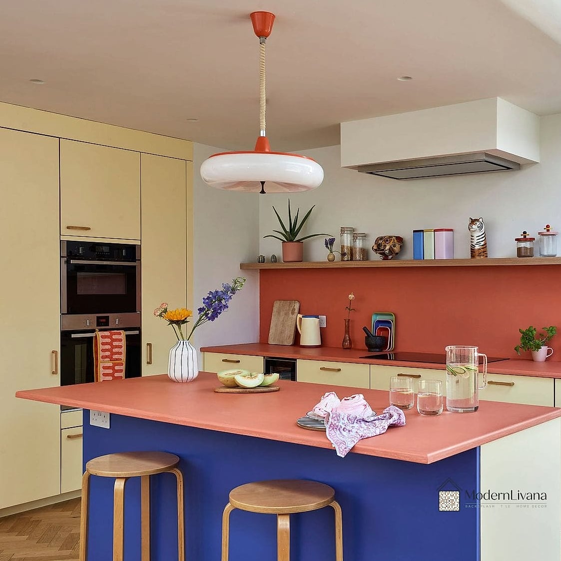 A Bold, Small-Scale Wallpaper Moment