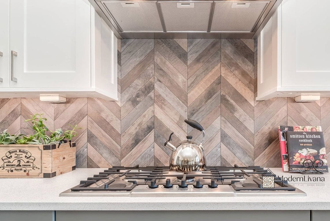 24 Brass Backsplash Ideas That Maximize Style and Function 18 Brass Chevron Design