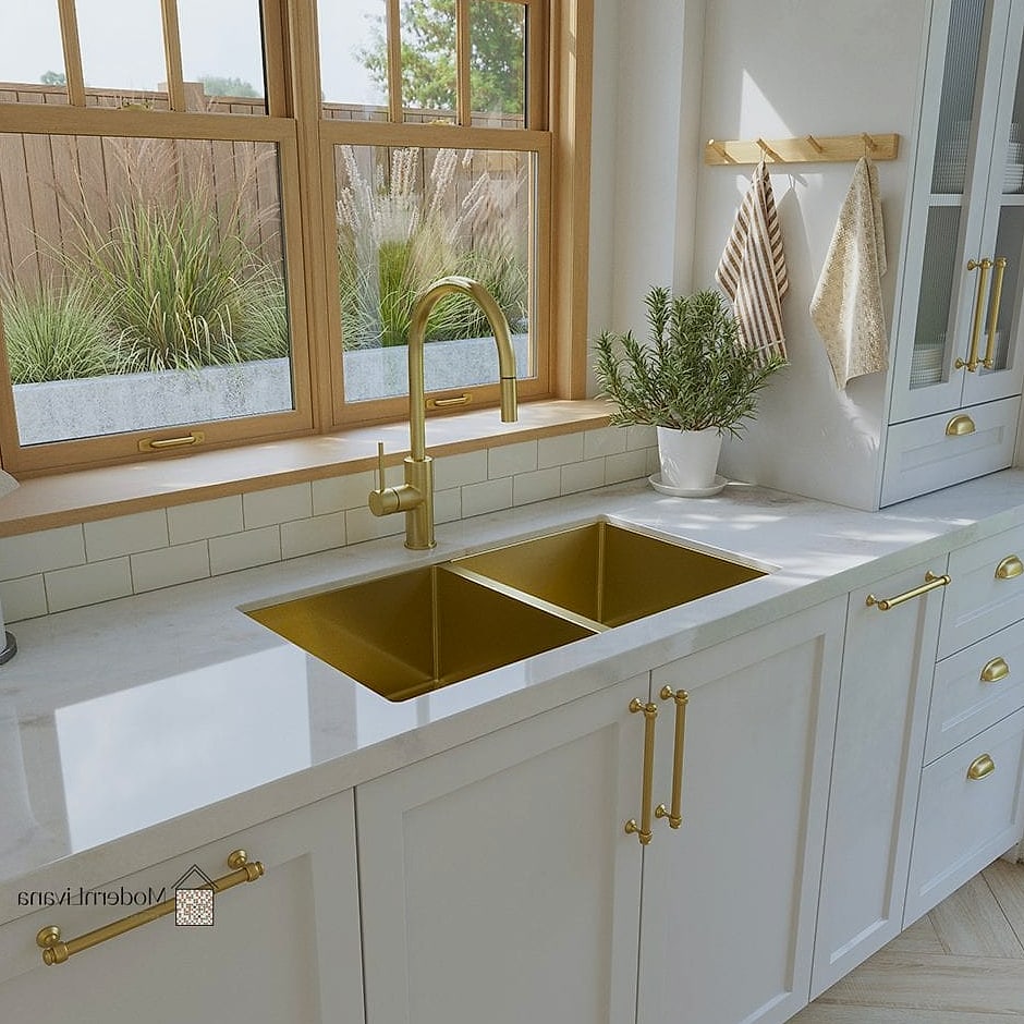 Brushed Brass or Matte Black Hardware