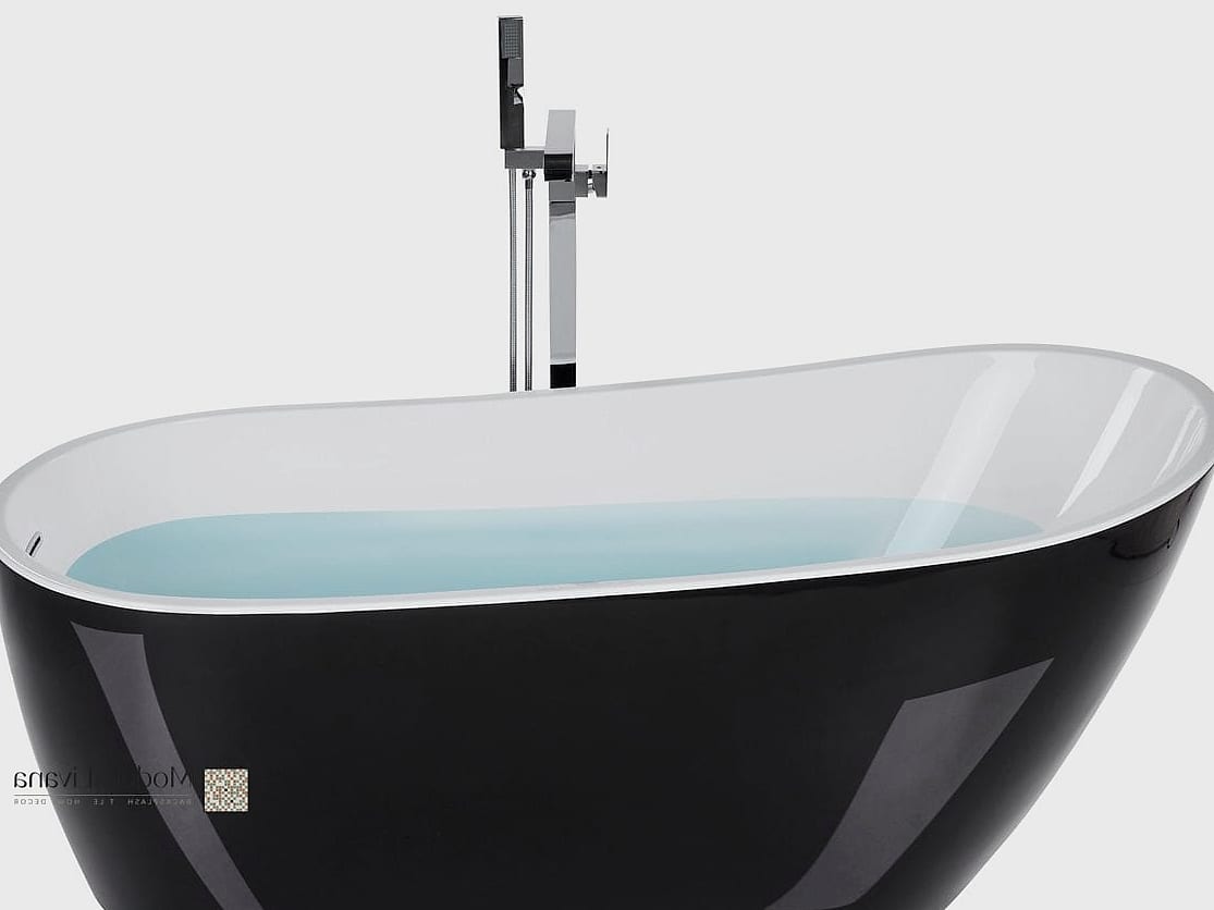 Freestanding White Bathtub
