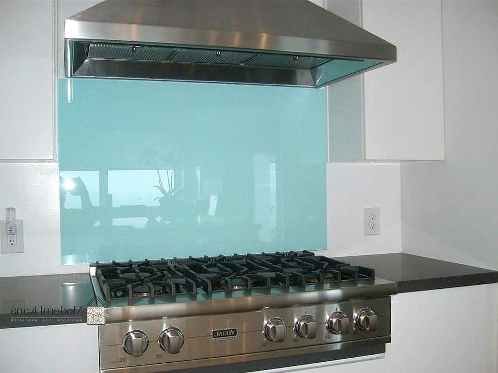 Glass Sheet Backsplash in a Small Apartment Kitchen