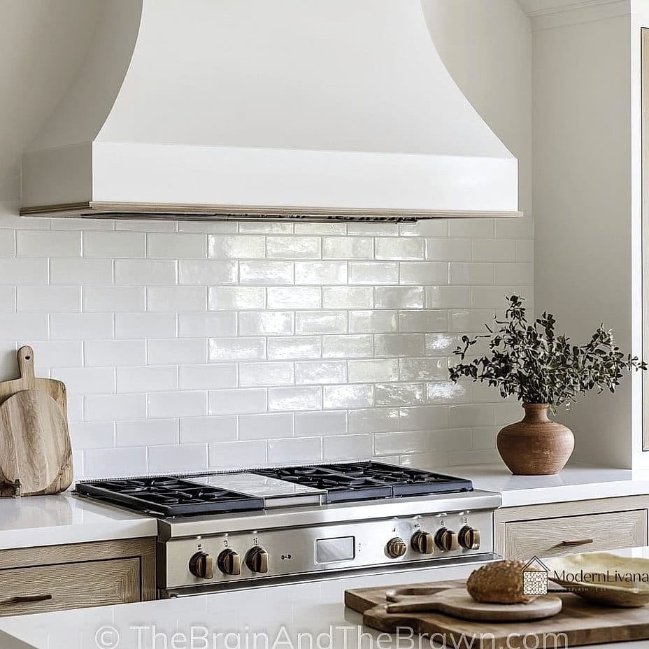 29 Kitchen Backsplash Ideas From Homes We Absolutely Love 10 Glossy White Stacked Tile
