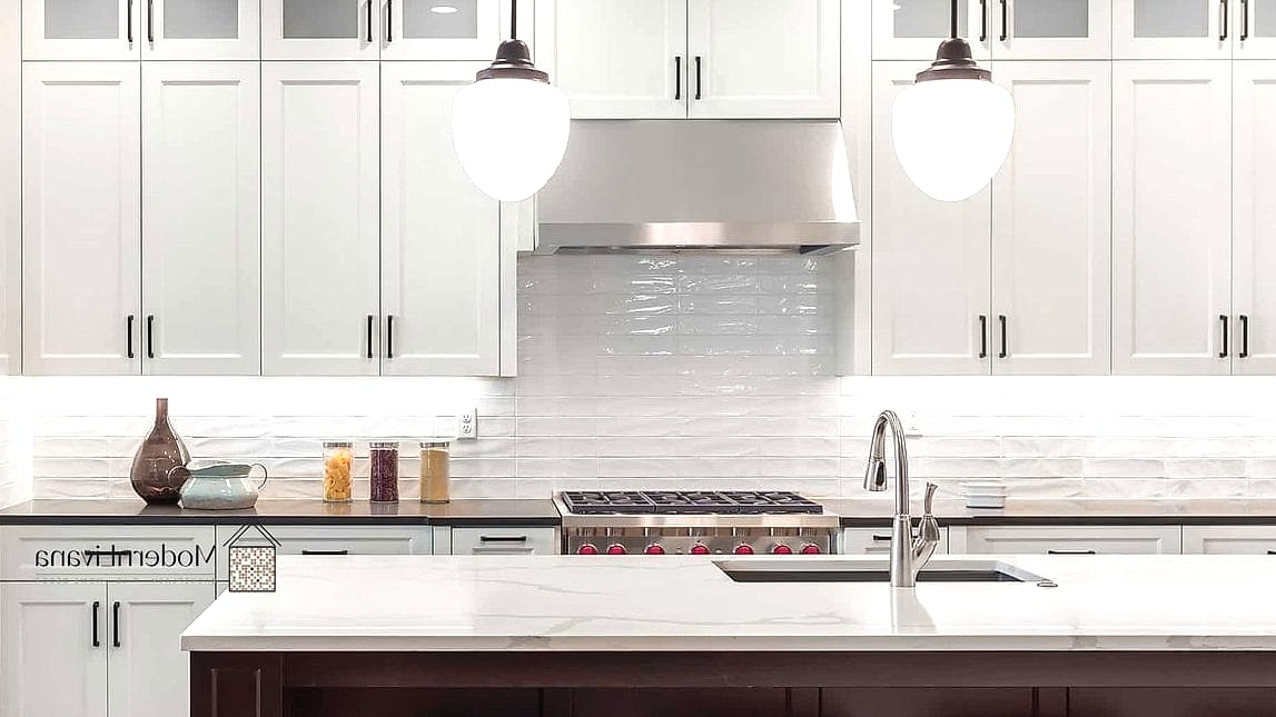 20 White Backsplash Ideas That Will Transform Your Space 3 Glossy White Tile for a Brighter Kitchen