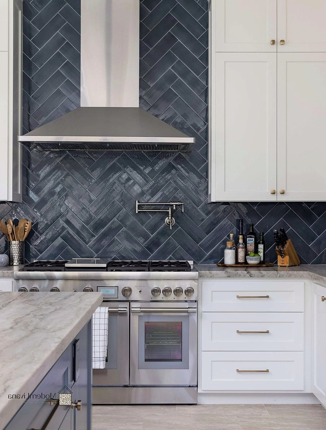 20 Kitchen Backsplash Ideas That Will Transform Your Space 5 Herringbone Tile Pattern for Visual Interest
