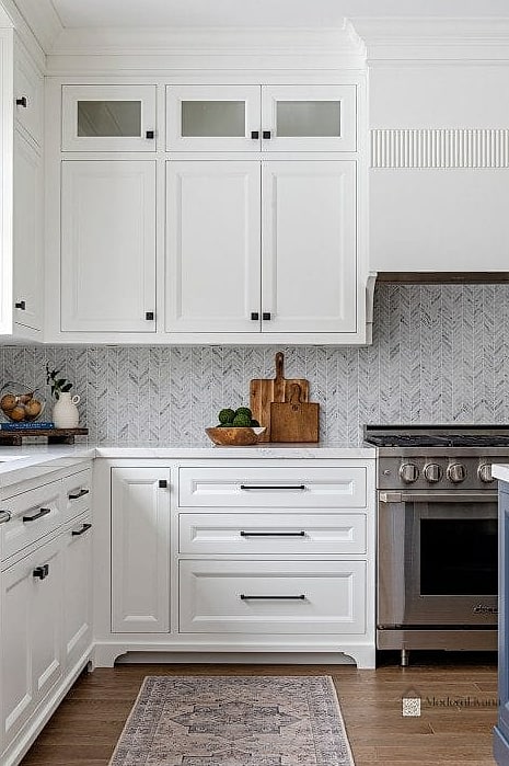 22 White Chevron Backsplash Ideas That Maximize Style and Function 21 20. Luxury White Chevron Natural Stone Backsplash