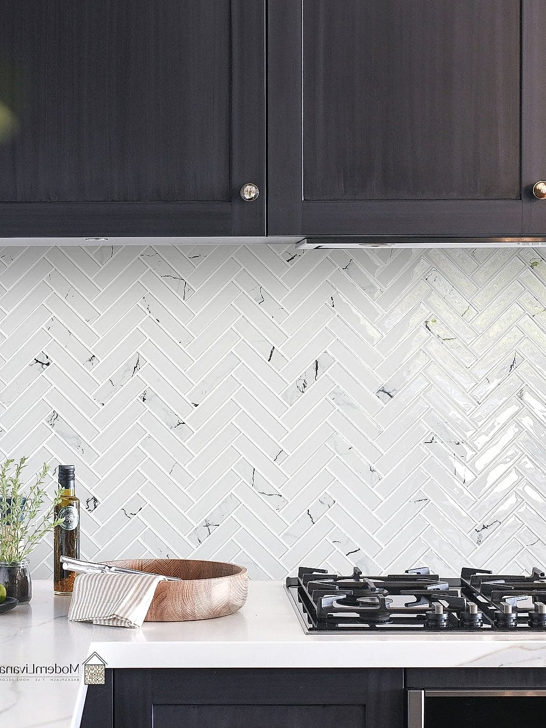 22 White Chevron Backsplash Ideas That Maximize Style and Function 4 3. Matte White Chevron Backsplash with Modern Cabinets