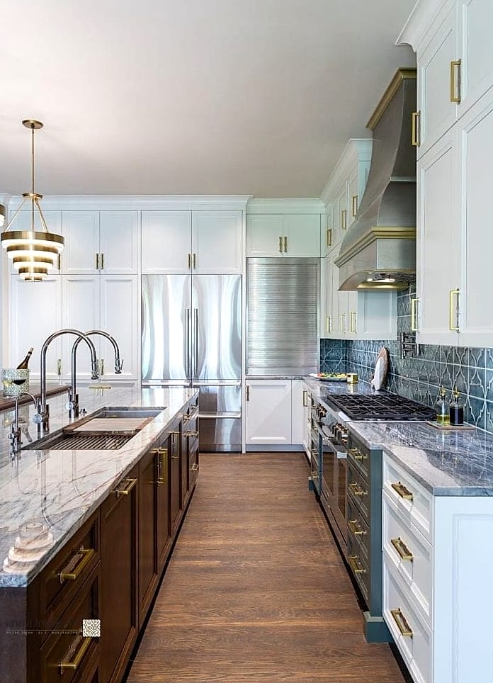 27 Inch Kitchen Ideas That Prove This Trend Is Here to Stay 19 Mixed Metal Hardware