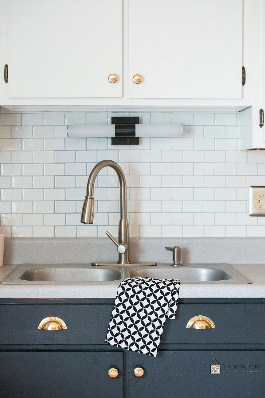 26 Kitchen Sink Ideas That Will Transform Your Space 20 Mixed Metal Accents
