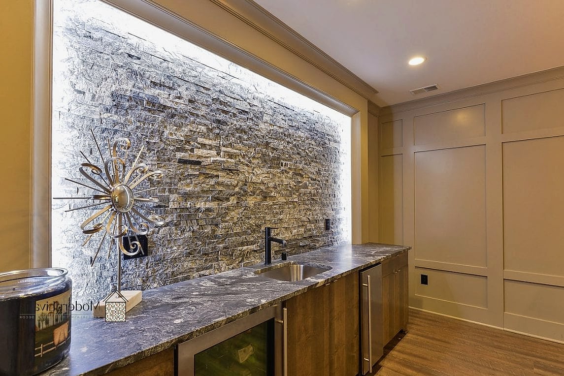 Natural Stone Tile with Earthy Colors