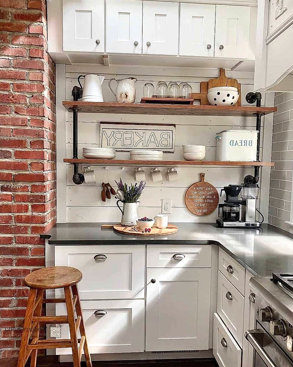 Open Shelving Instead of Upper Cabinets