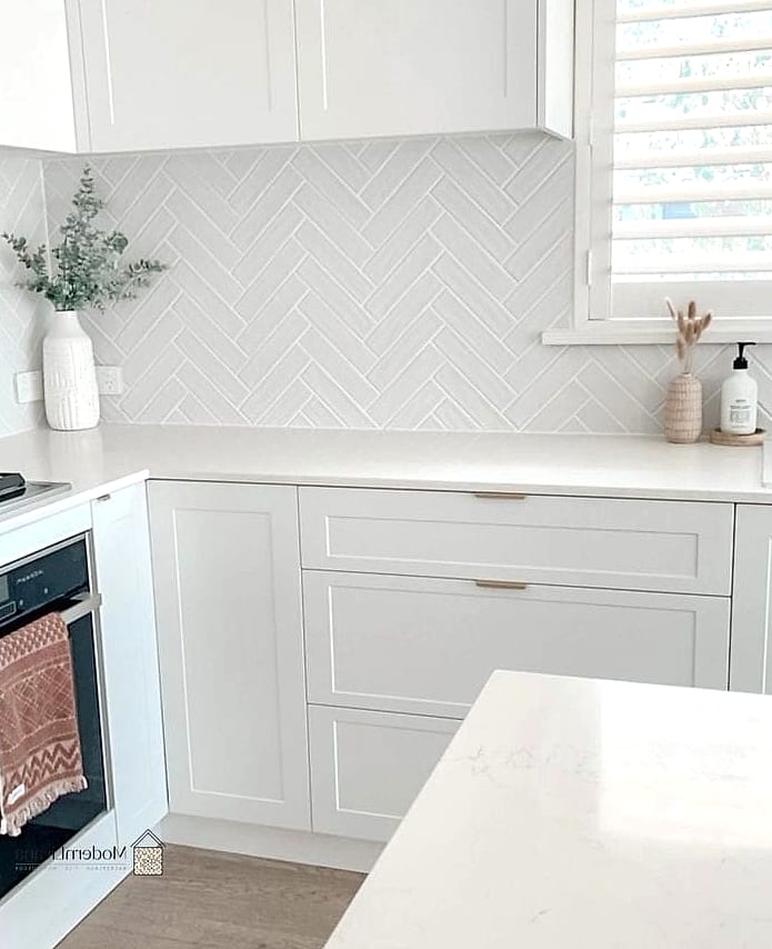 28 White Chevron Backsplash Ideas That Maximize Style and Function 4 Small-Format Chevron Mosaics