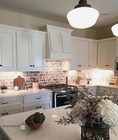 24 Red Brick Backsplash Ideas That Work in Any Size Home 16 Soft Cream Cabinets and Brick