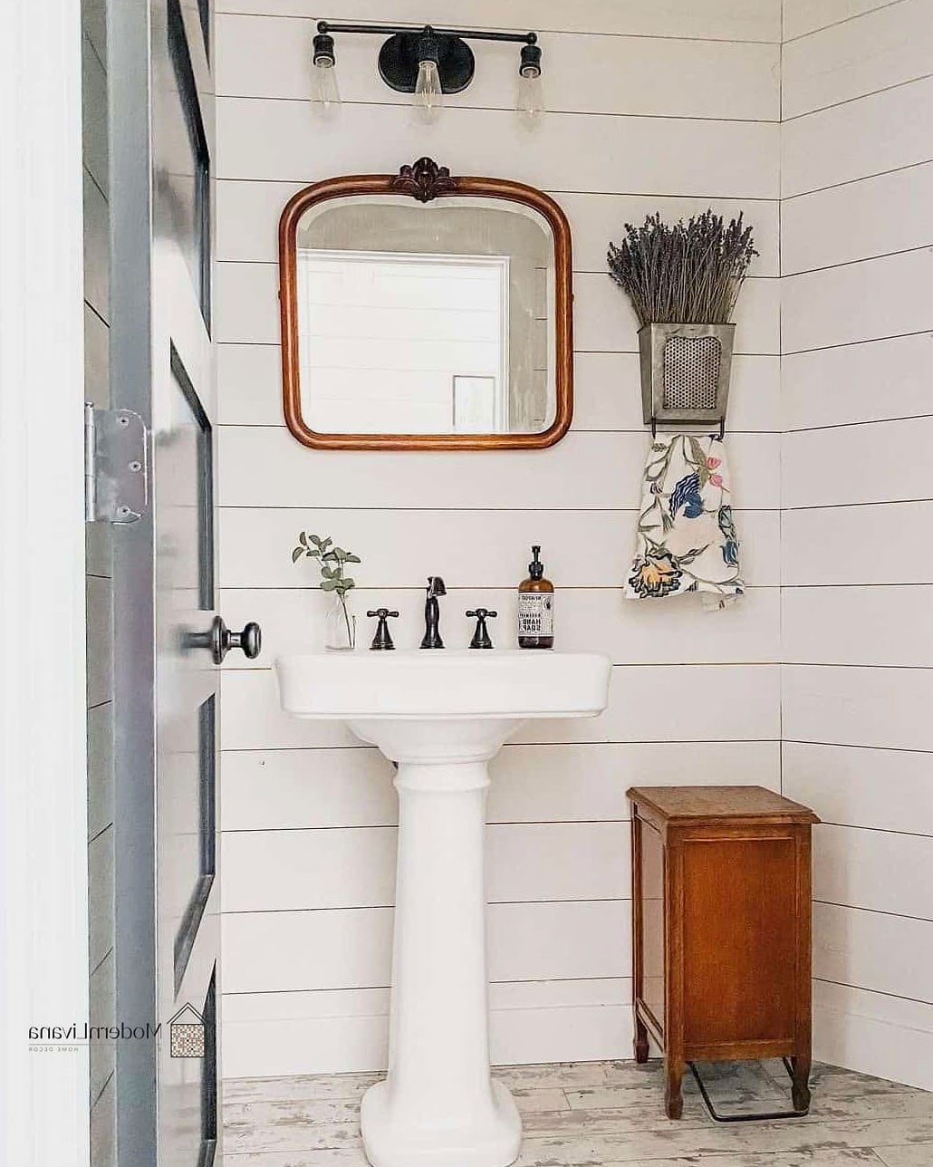 A Vintage-Style Pedestal Sink