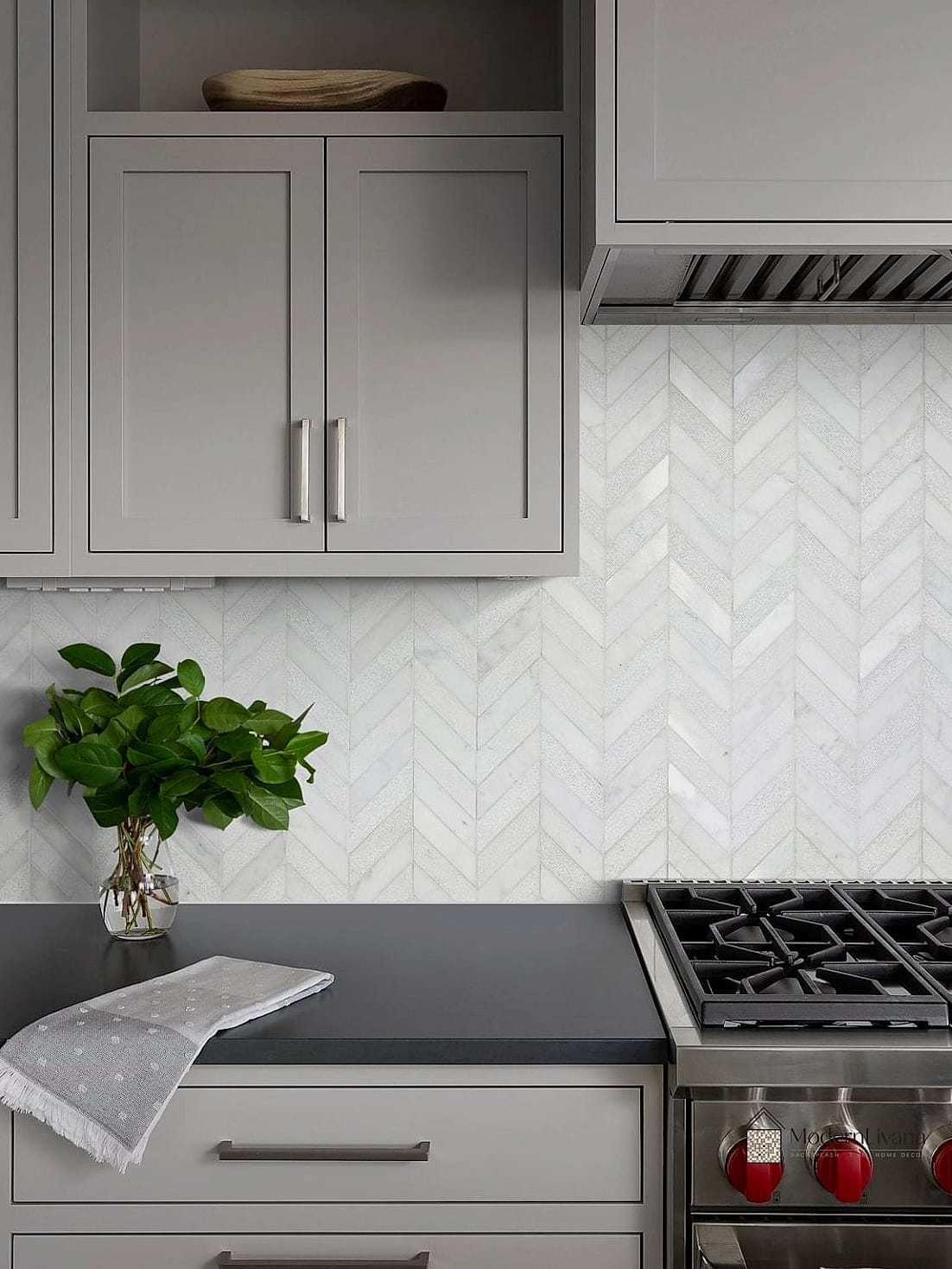 22 White Chevron Backsplash Ideas That Maximize Style and Function 9 8. White Chevron Backsplash with Dark Grout