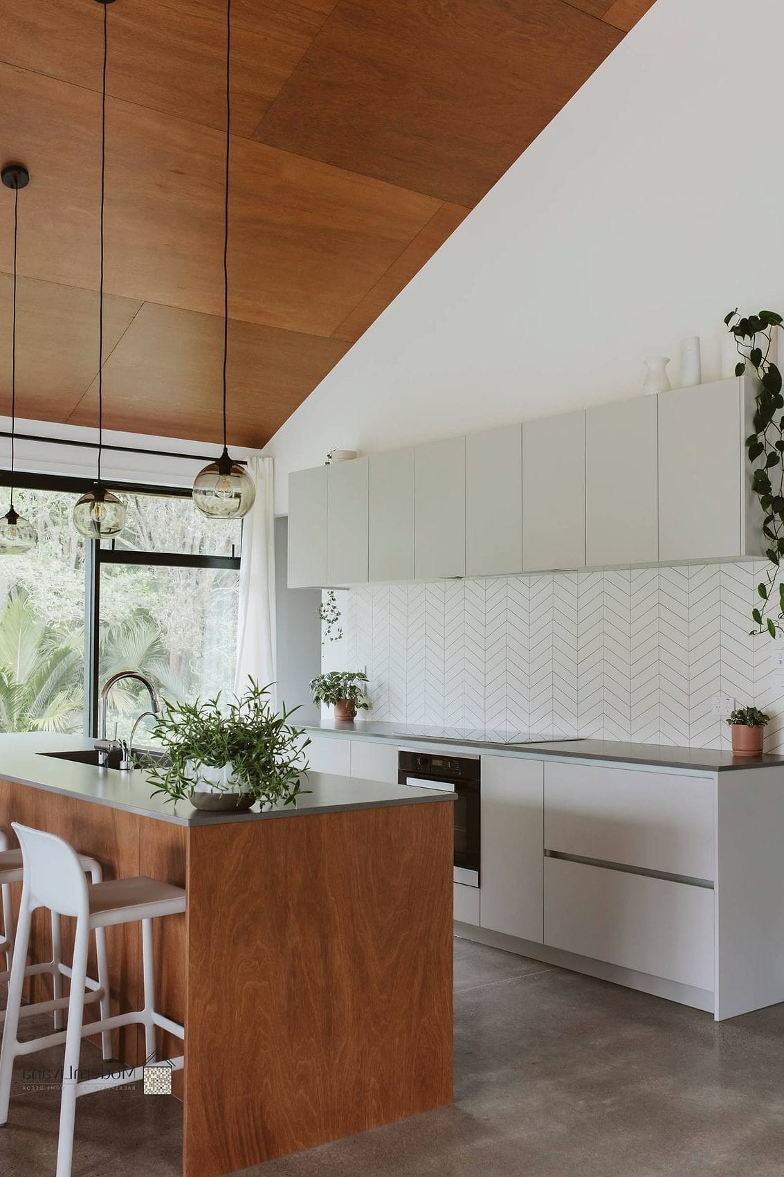 22 White Chevron Backsplash Ideas That Maximize Style and Function 11 10. White Chevron Backsplash with Warm Wood Accents