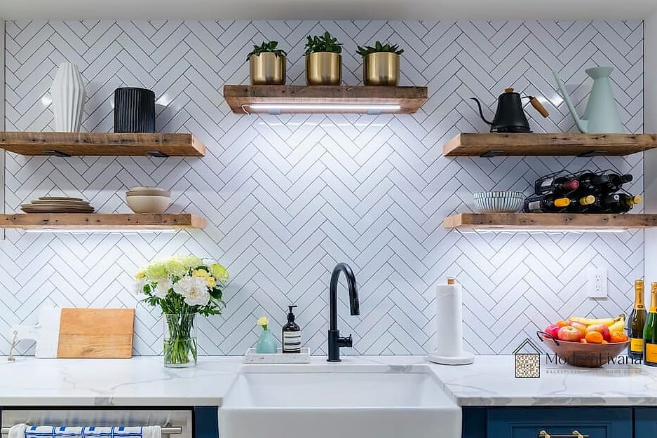 22 White Chevron Backsplash Ideas That Maximize Style and Function 19 18. White Chevron Backsplash with Open Shelving