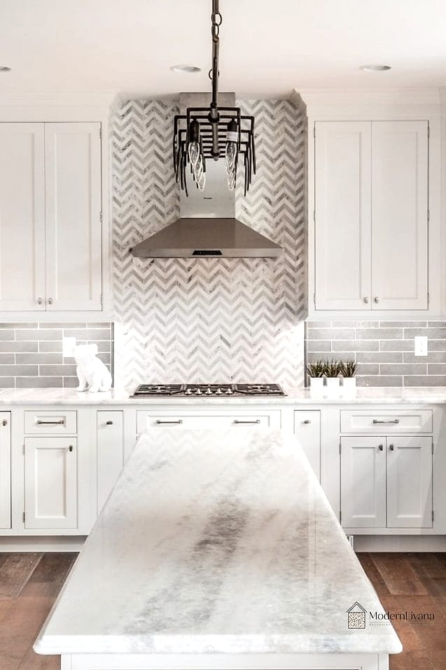 22 White Chevron Backsplash Ideas That Maximize Style and Function 22 21. White Chevron Backsplash with a Neutral Color Palette