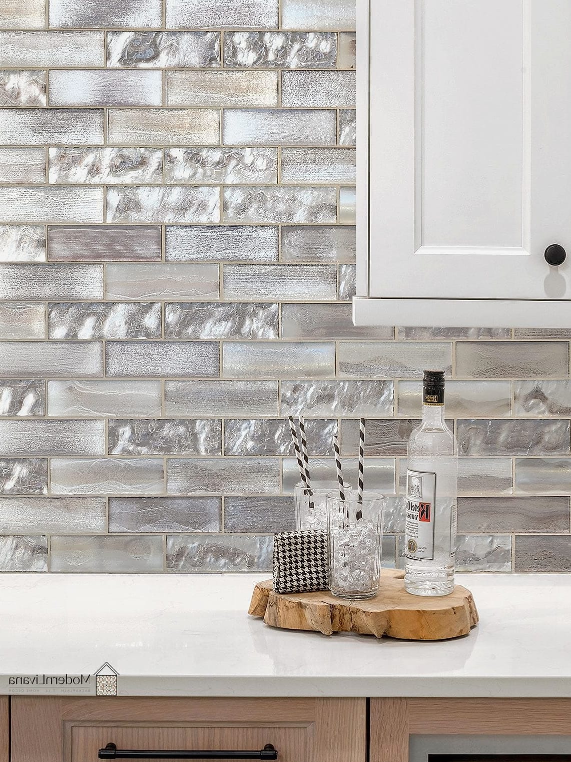 26 White Backsplash Ideas That Will Transform Your Space 15 White Glass Tile Backsplash