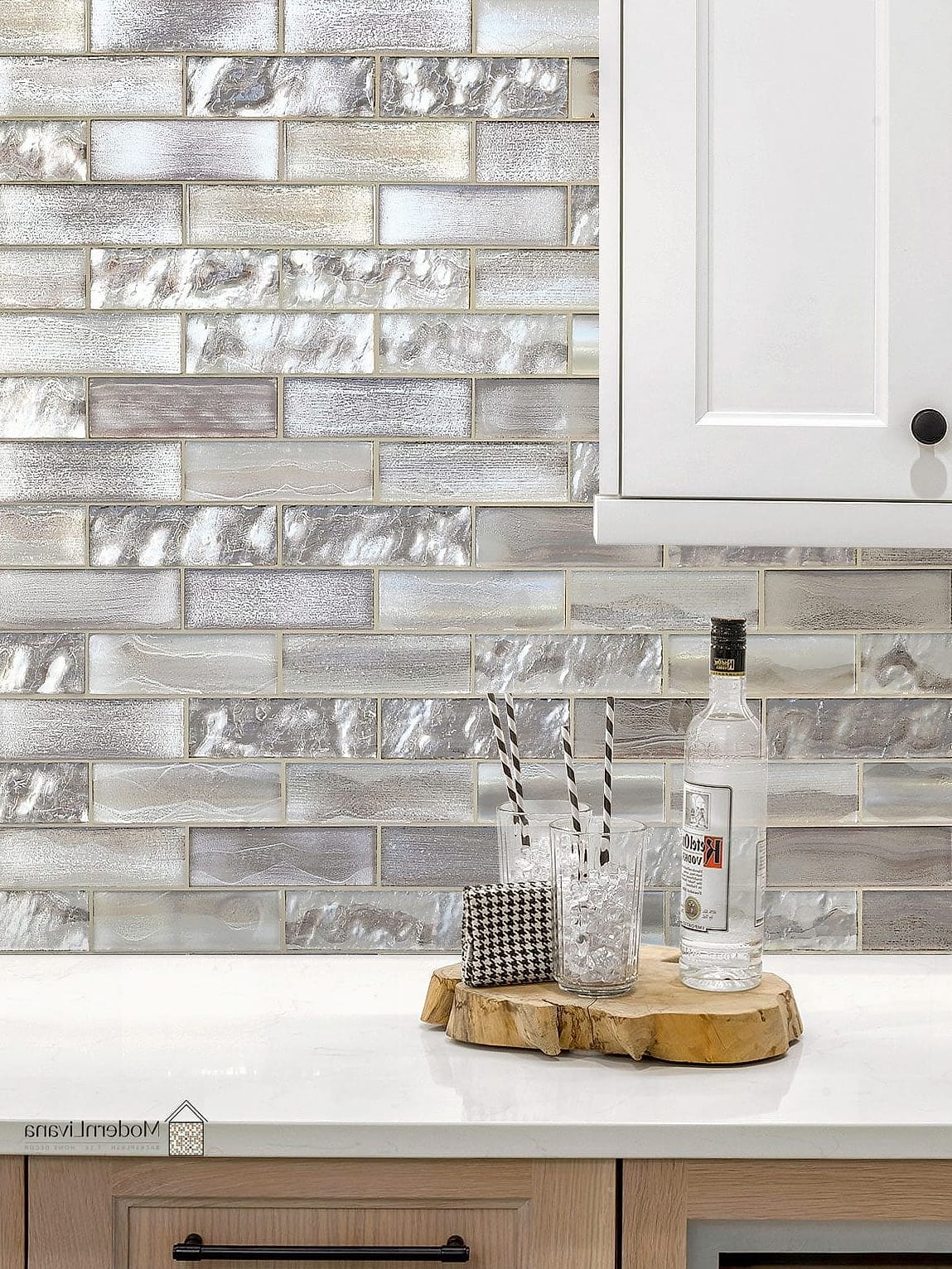 23 White Backsplash Ideas That Will Transform Your Space 17 White Glass Tile Backsplash
