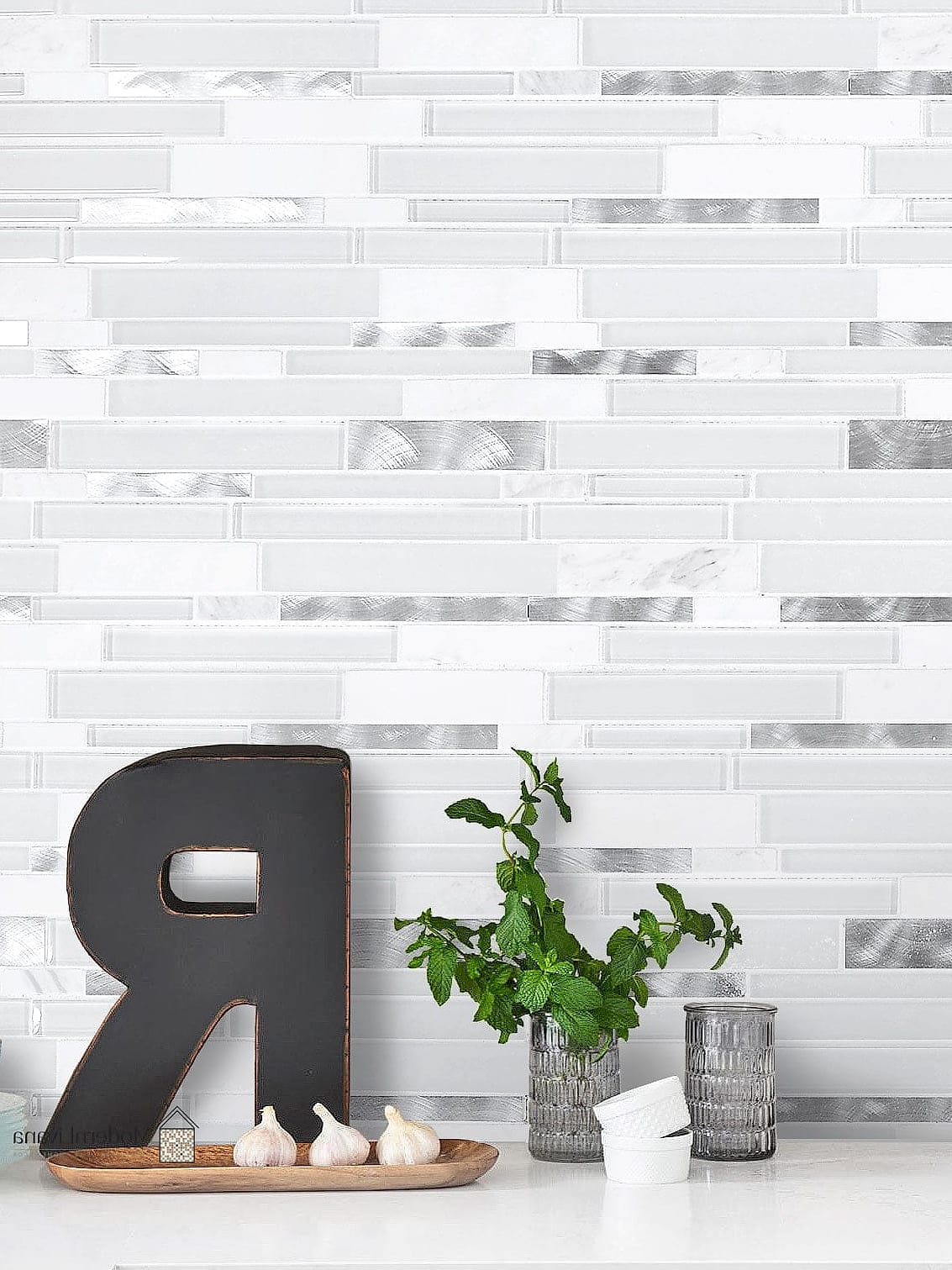 27 White Glass Metal Backsplash Ideas That Are Absolutely Worth It 22 White Glass Metal Backsplash With Farmhouse Details