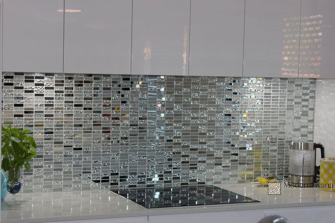 27 White Glass Metal Backsplash Ideas That Are Absolutely Worth It 23 White Glass Metal Backsplash With Integrated Lighting