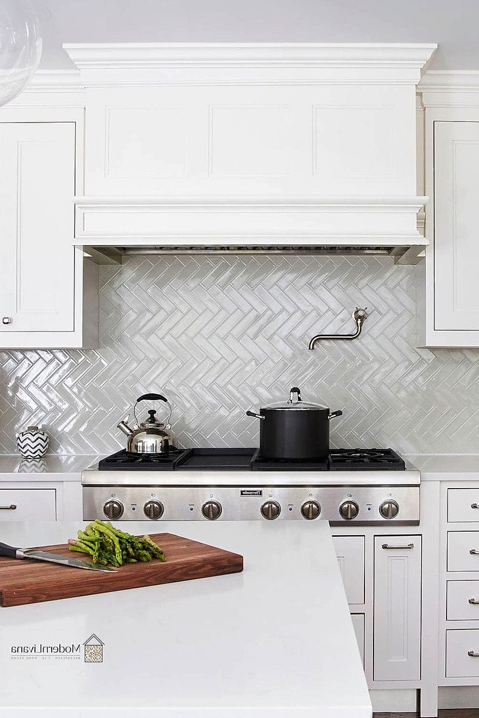26 White Backsplash Ideas That Will Transform Your Space 7 White Herringbone Tile Pattern