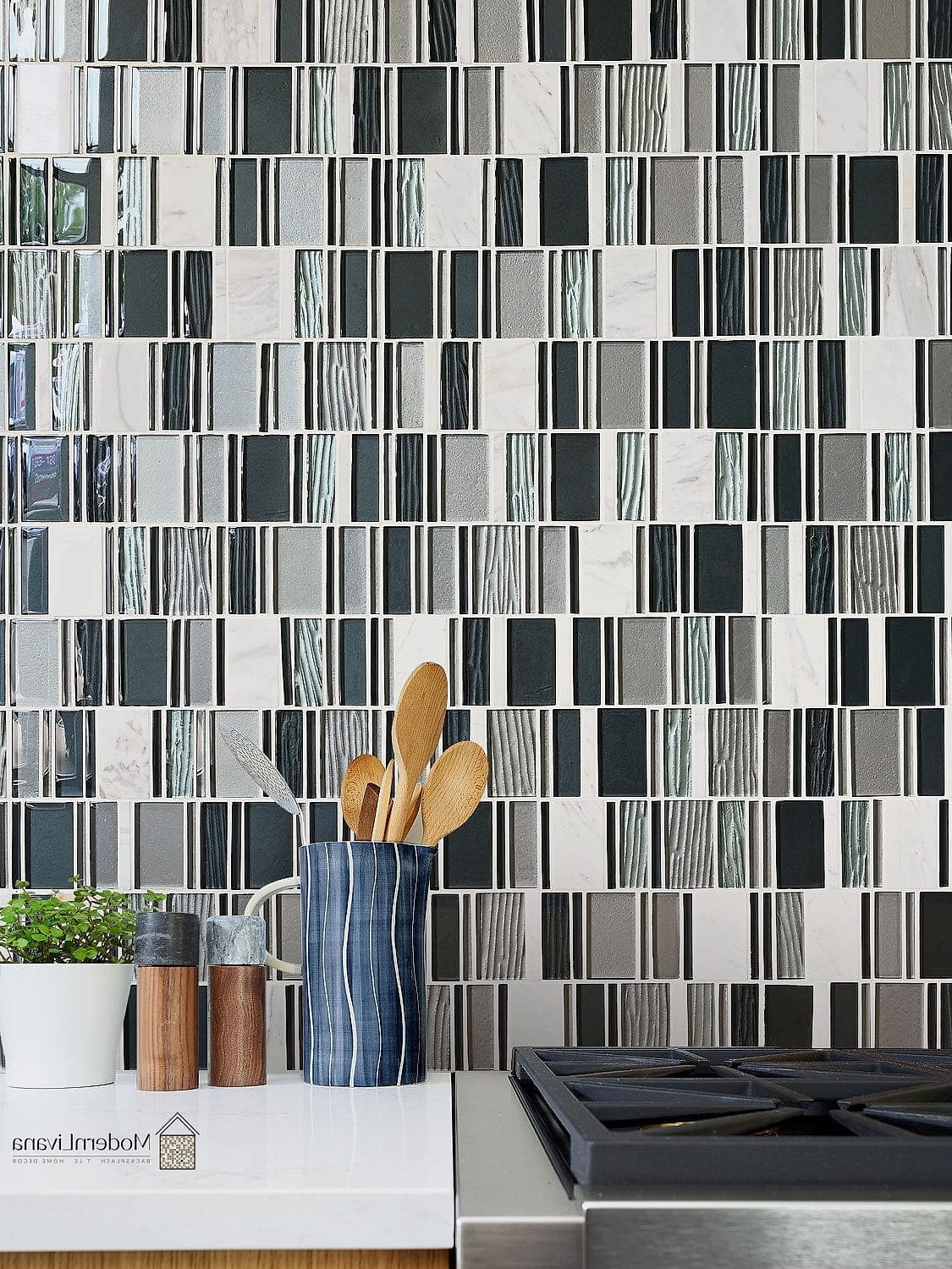 23 White Backsplash Ideas That Will Transform Your Space 6 White Mosaic Tile Accent Wall