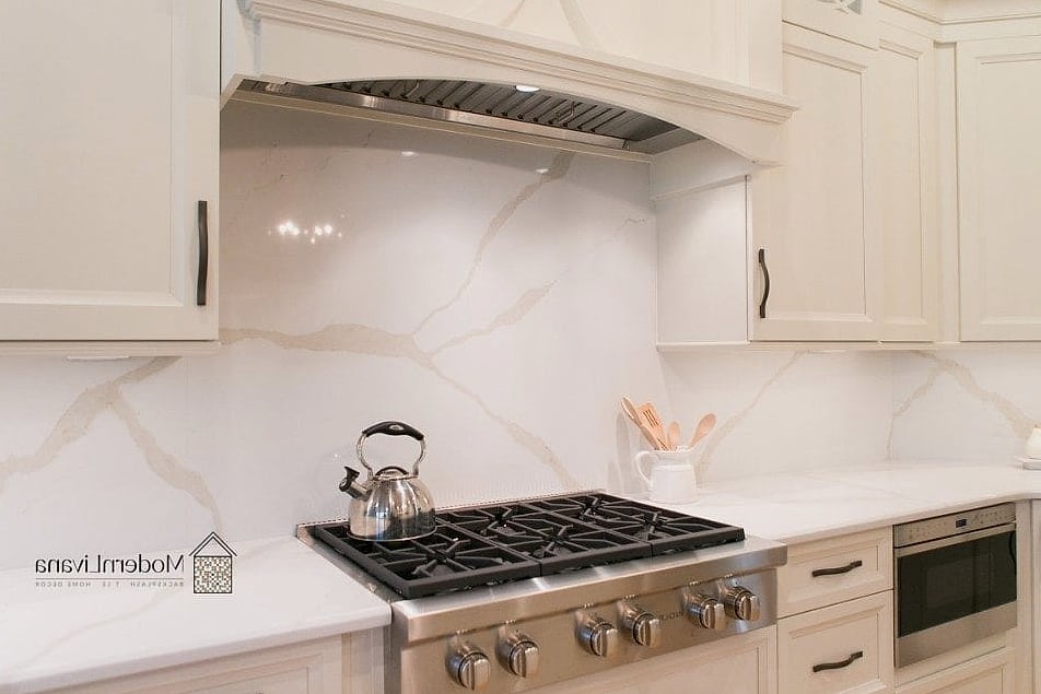 27 White Quartz Backsplash Ideas for Every Home Style and Budget 11 White Quartz Behind the Range