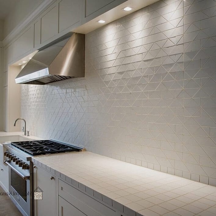 26 White Backsplash Ideas That Will Transform Your Space 19 White Textured Tile Backsplash