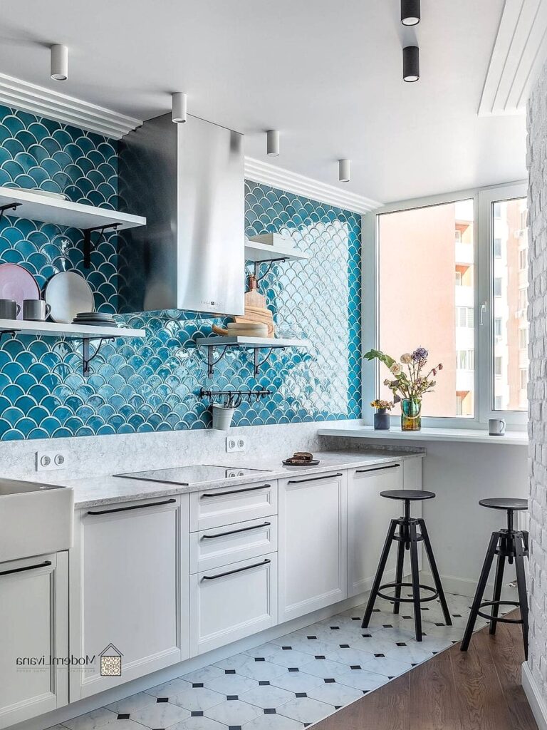 24 White Backsplash Ideas That Work in Any Size Home 1 featured 4285