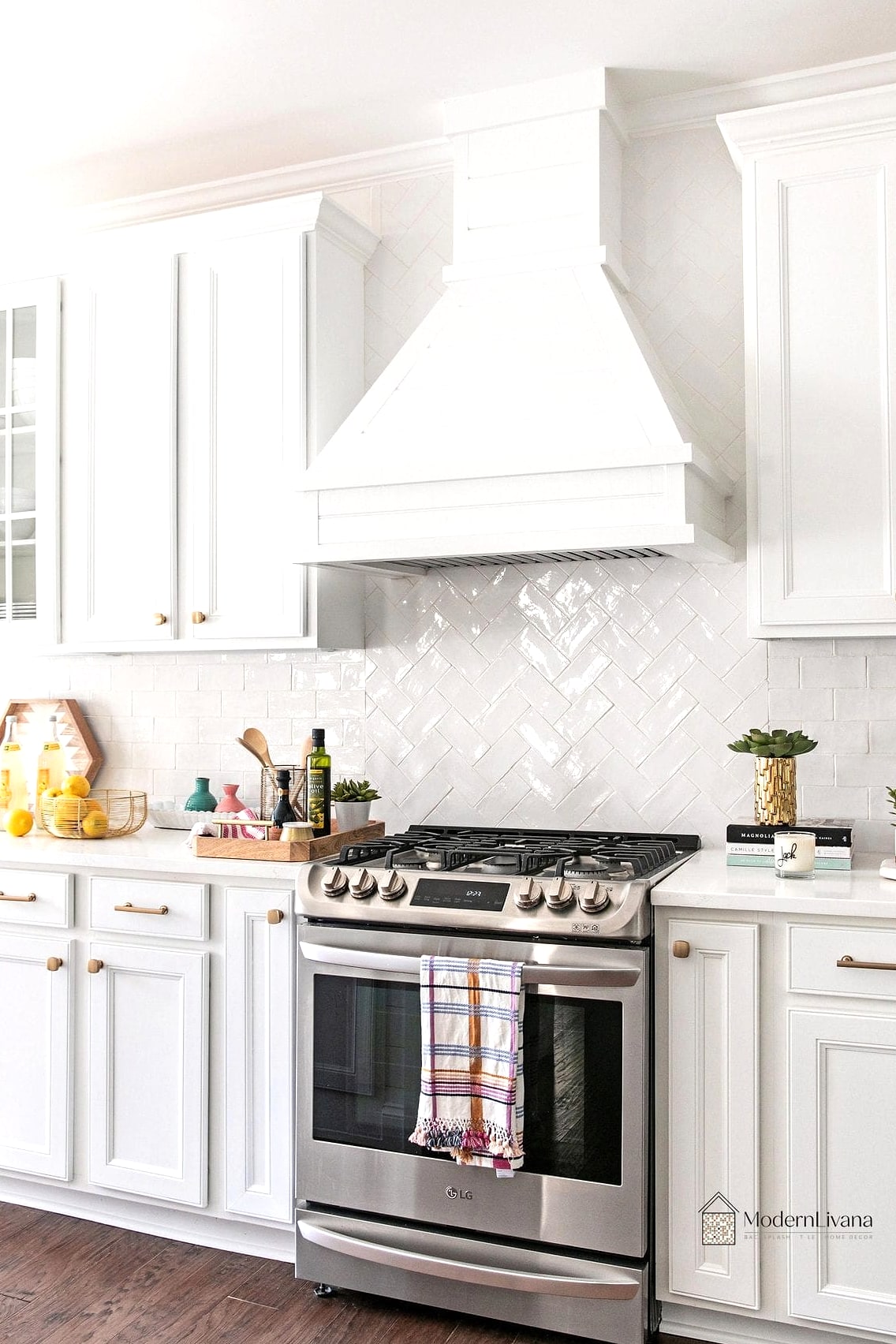 30 White Cabinets Ideas Perfect for Any Budget 16 All-White Kitchen with White Backsplash
