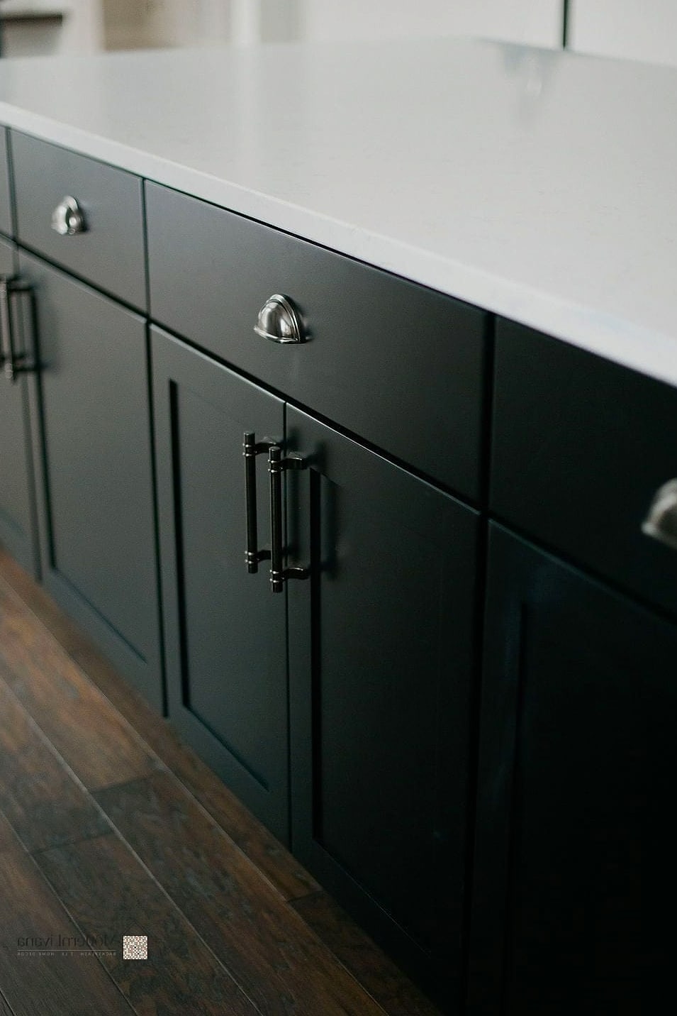 T-Bar Pulls for a Transitional Kitchen