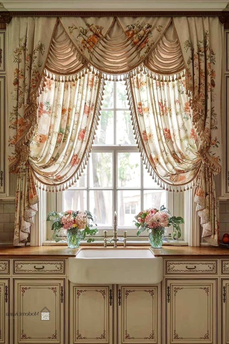Botanical Curtains Instead of Blinds