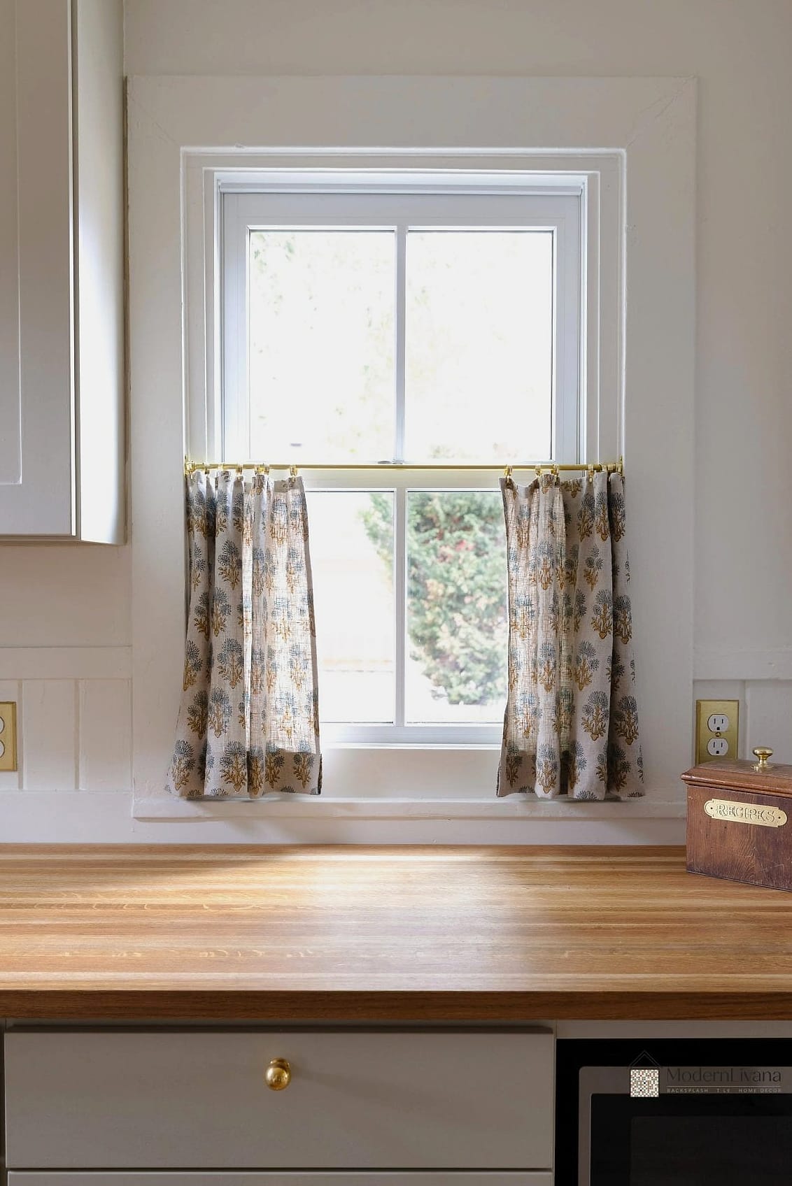 21 Kitchen Window Ideas Worth Stealing From Interior Designers 4 Café Curtains Instead of Full-Length Panels
