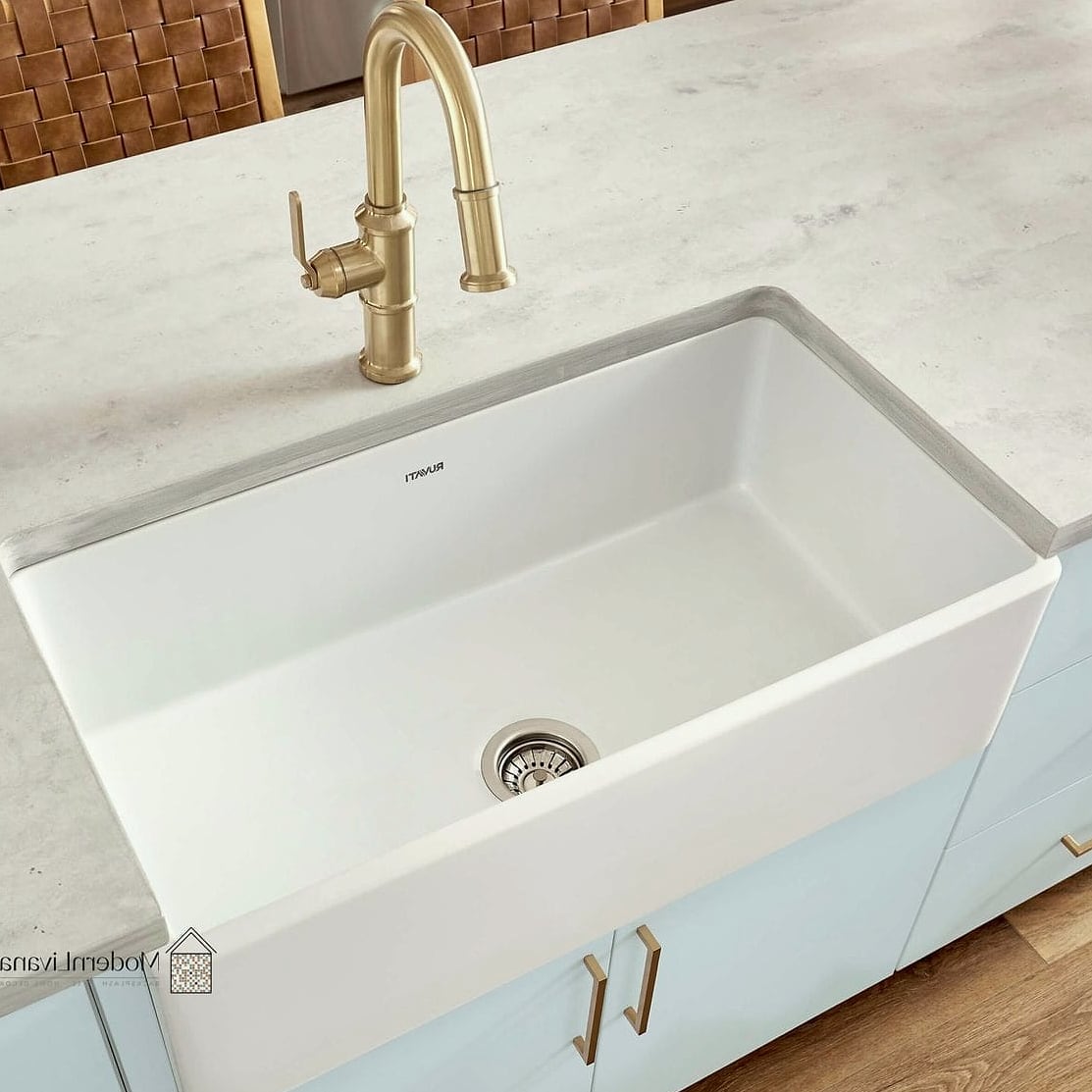 28 White Farmhouse Kitchen Ideas That Look Expensive But Aren't 3 Farmhouse Sink with Brushed Brass Faucet
