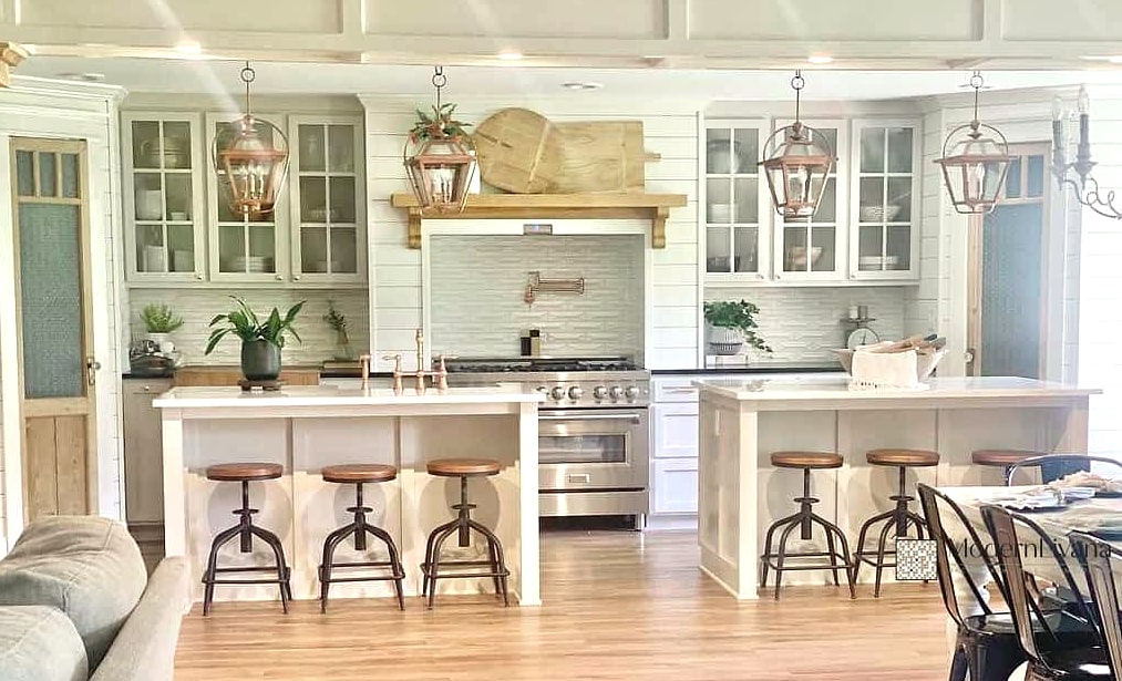 A Kitchen Island That Doubles as a Bookshelf