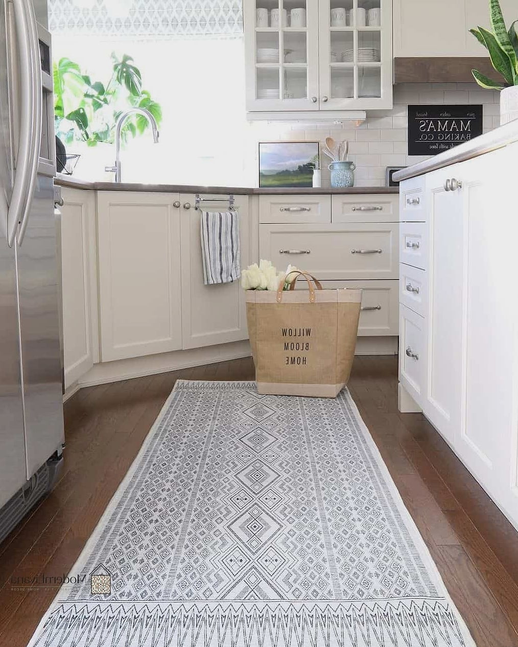 28 White Farmhouse Kitchen Ideas That Look Expensive But Aren't 18 Layered Neutral Rugs