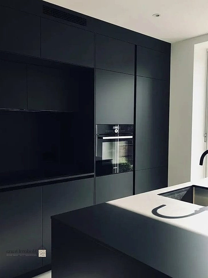 25 Flat Panel Kitchen Ideas That Will Transform Your Space 3 Matte Black Lower Cabinets