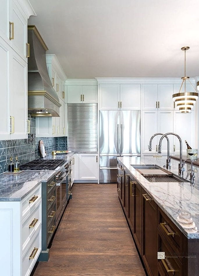 27 Kitchen Island Ideas That Designers Keep Coming Back To 14 Mixed Metal Hardware