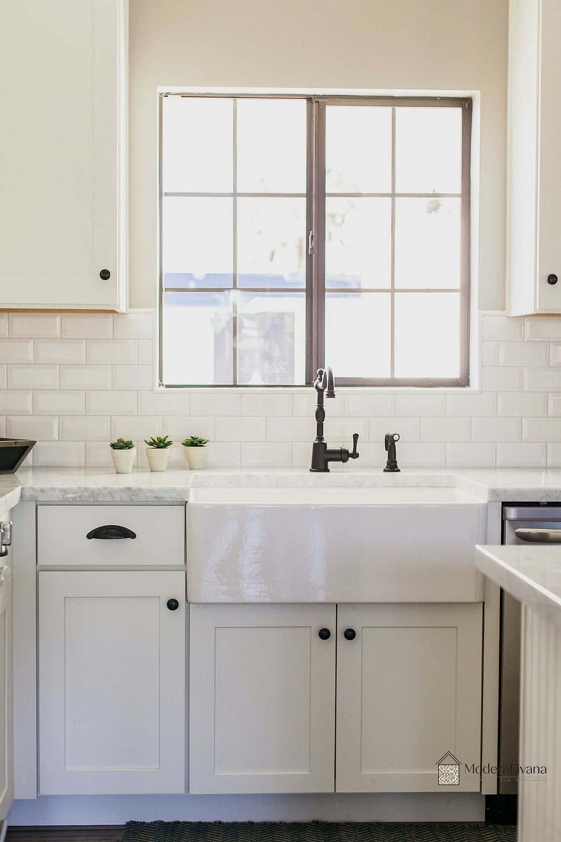 Shaker Cabinets with a Farmhouse Sink