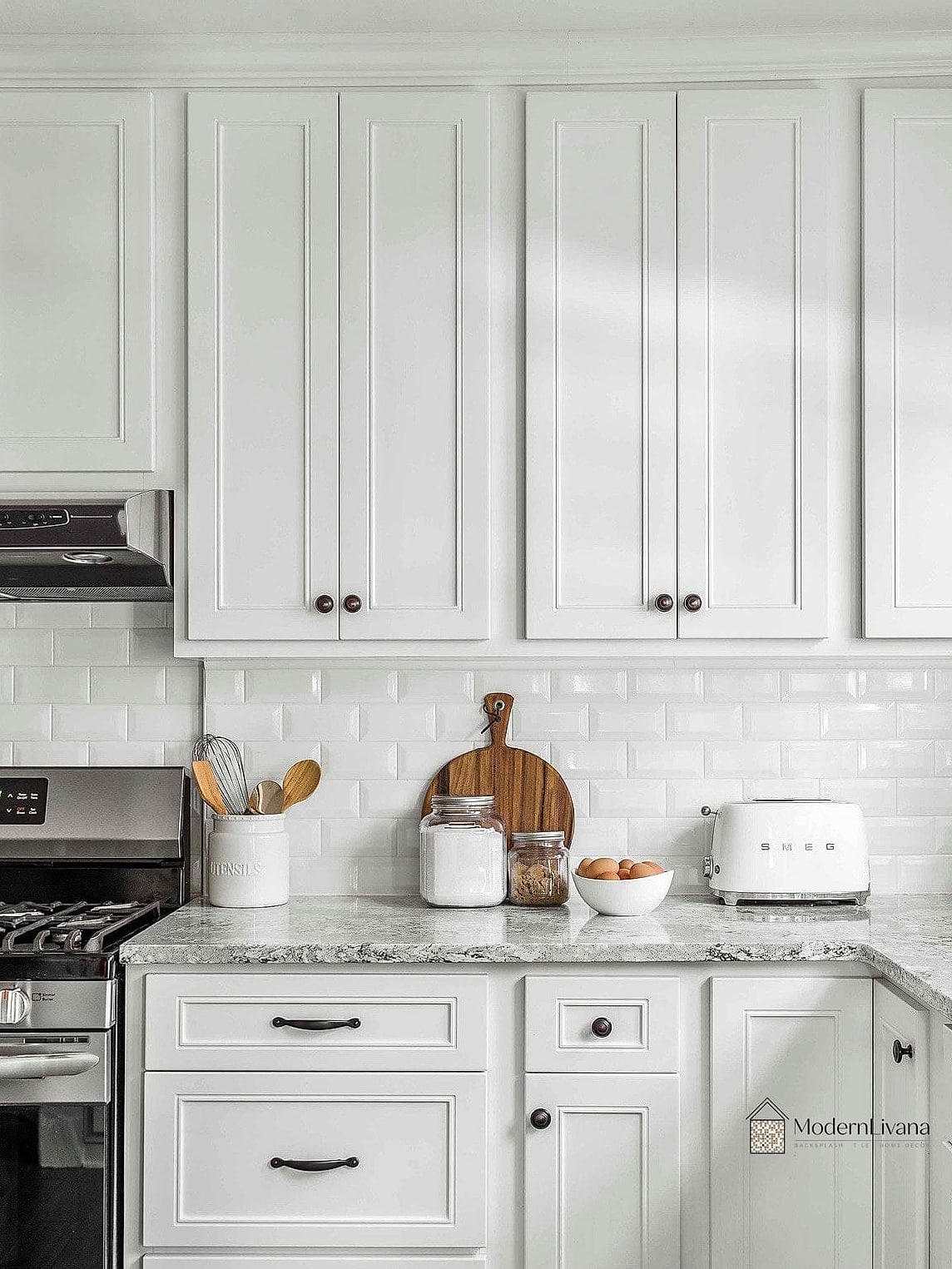 24 White Backsplash Ideas That Work in Any Size Home 3 Subway Tile with Dark Grout