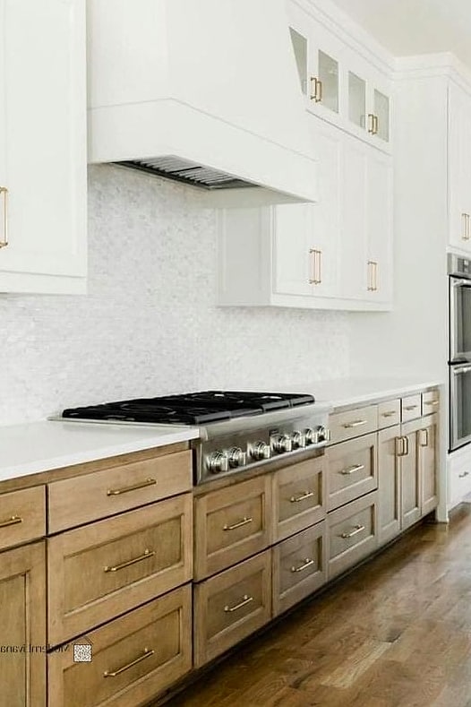 Two-Tone Upper and Lower Cabinets