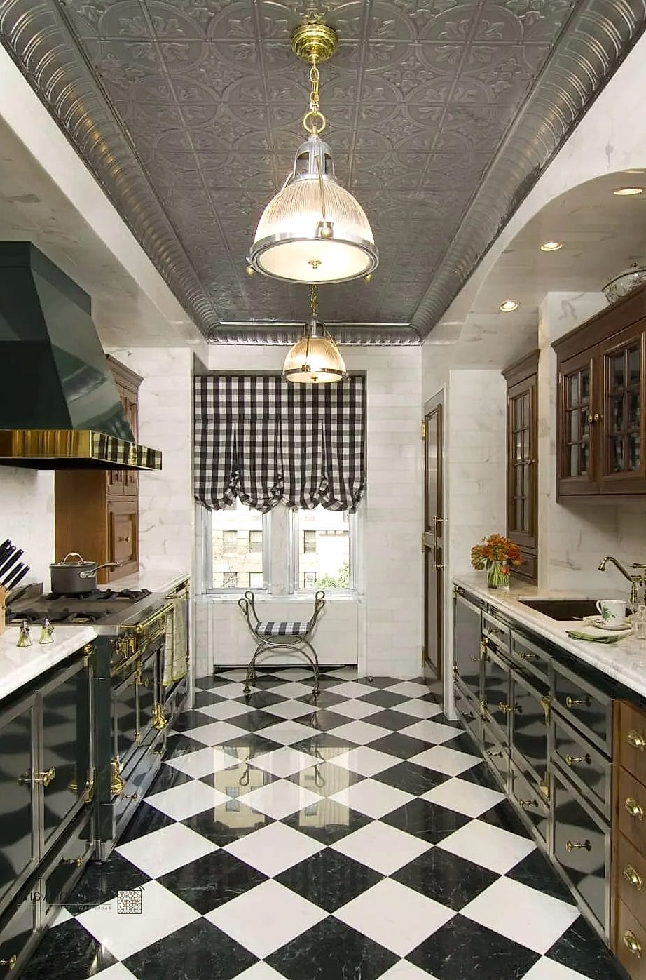 Two-Tone Checkered Cabinets