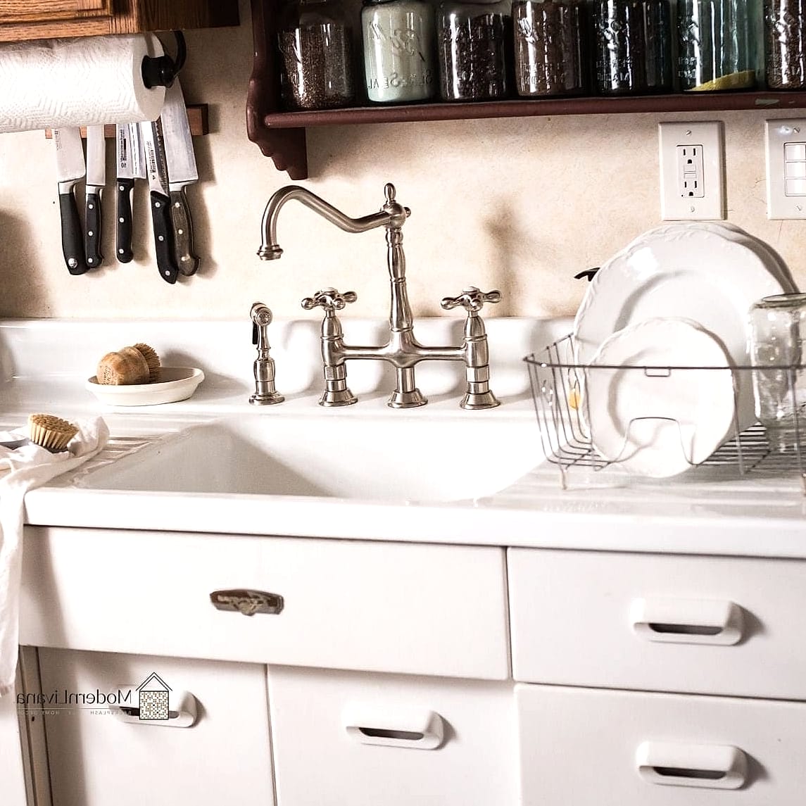 23 Kitchen Sink Ideas to Inspire Your Next Renovation 14 Vintage-Style Drainboard Sink
