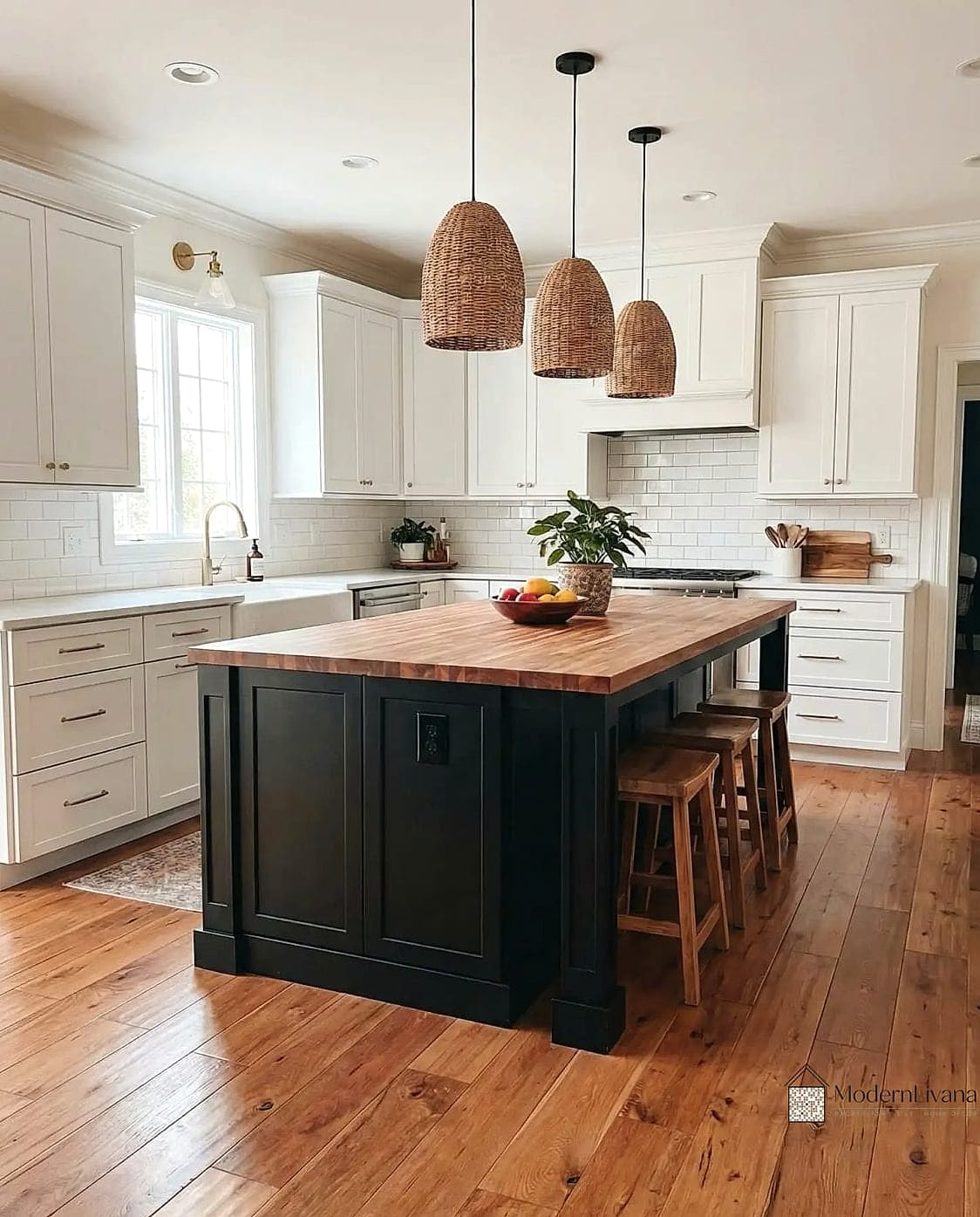 White Island, Black Perimeter Cabinets