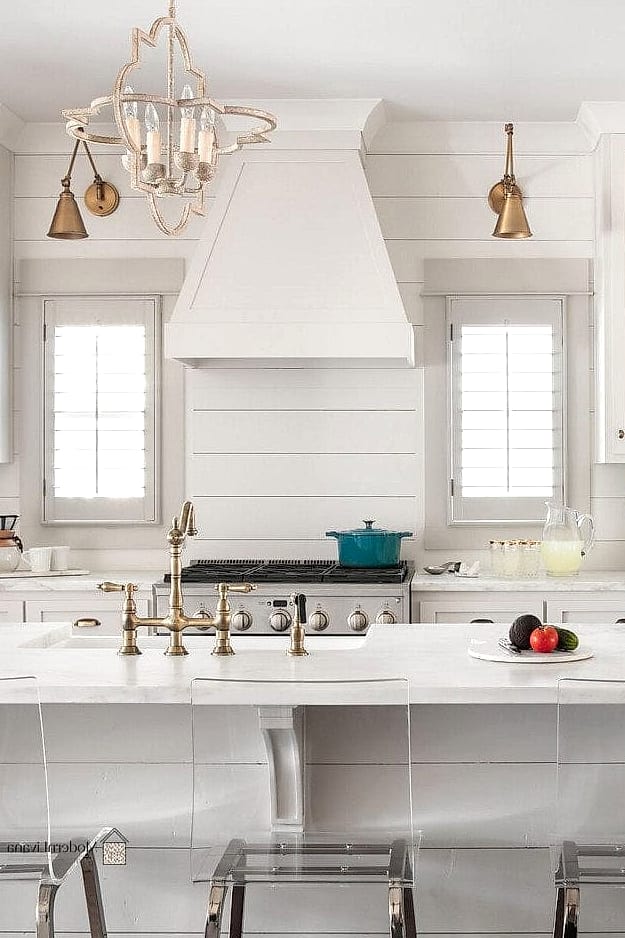24 White Backsplash Ideas That Work in Any Size Home 17 White Shiplap Backsplash