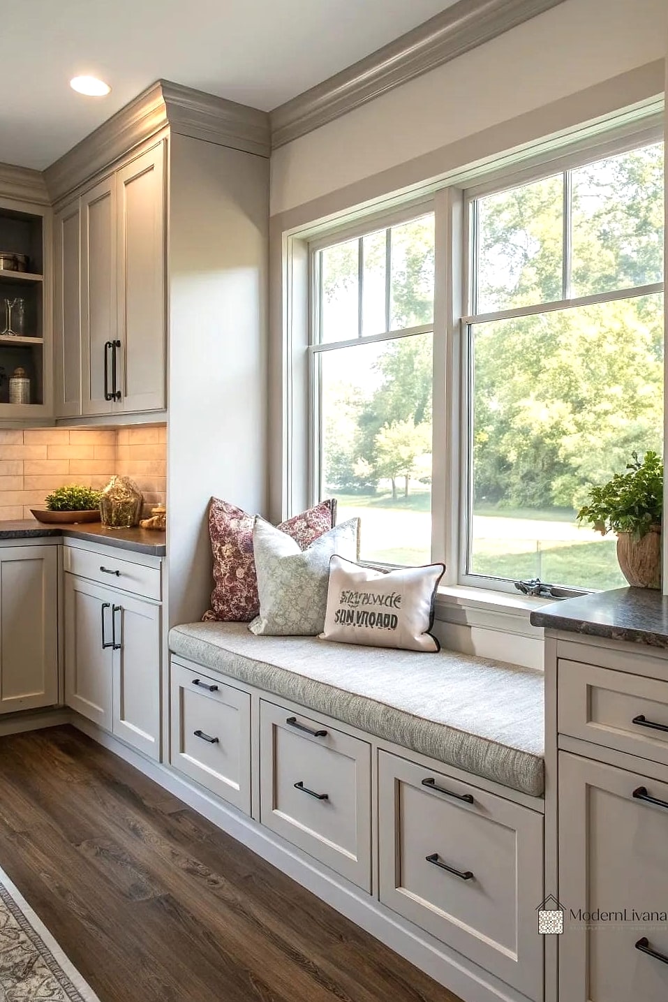 21 Kitchen Window Ideas Worth Stealing From Interior Designers 14 A Window Seat With Storage Baskets